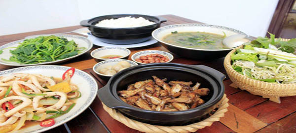 Những bệnh dễ gặp nếu ăn tối không đúng cách